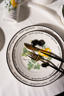 Набор тарелок фарфоровых 